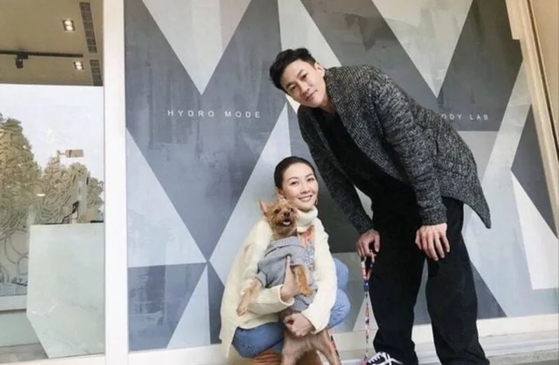 46岁何润东近照发福,与老婆相恋13年无子,自曝愿意尝试人工受孕
