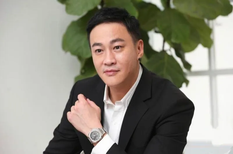 46岁何润东近照发福,与老婆相恋13年无子,自曝愿意尝试人工受孕