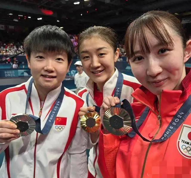 孙颖莎与陈梦在奥运会乒乓球女单决赛中的对决