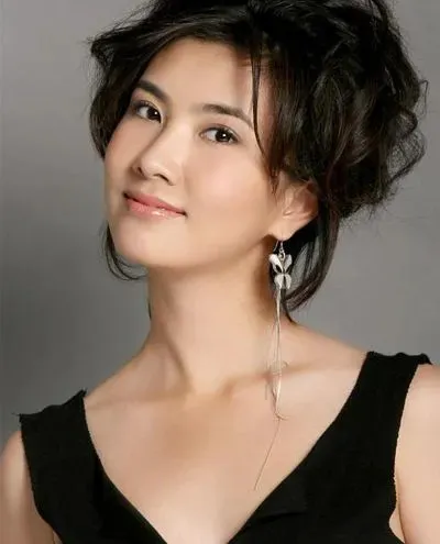 边潇潇:诬陷印小天动手打人害了自己,今嫁金牌导演成赢家