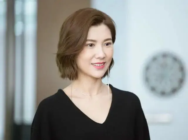 边潇潇:诬陷印小天动手打人害了自己,今嫁金牌导演成赢家