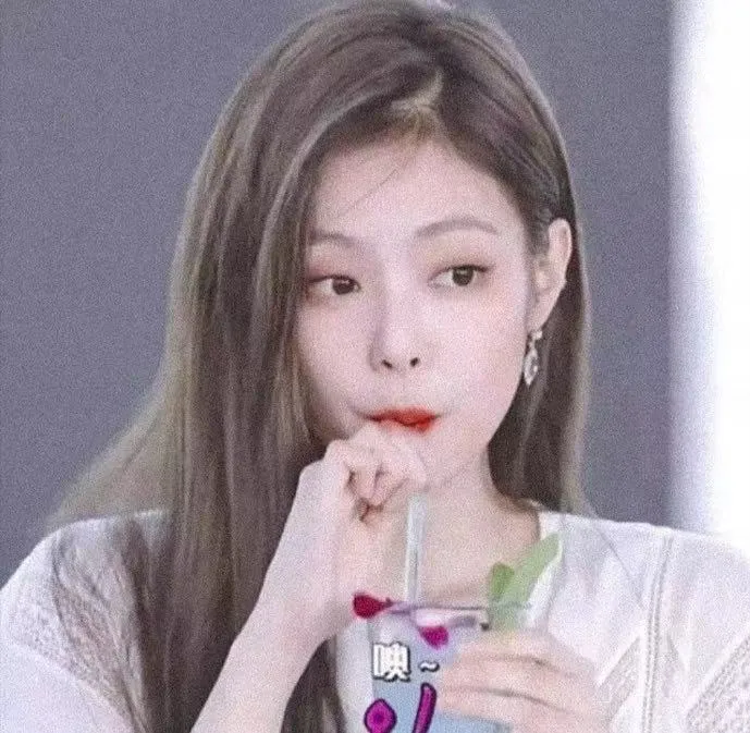 郑秀晶金钟仁恋爱历程:八年前滋生感情,却被JENNIE打破