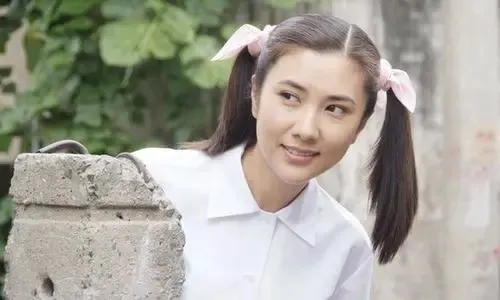 边潇潇:诬陷印小天动手打人害了自己,今嫁金牌导演成赢家
